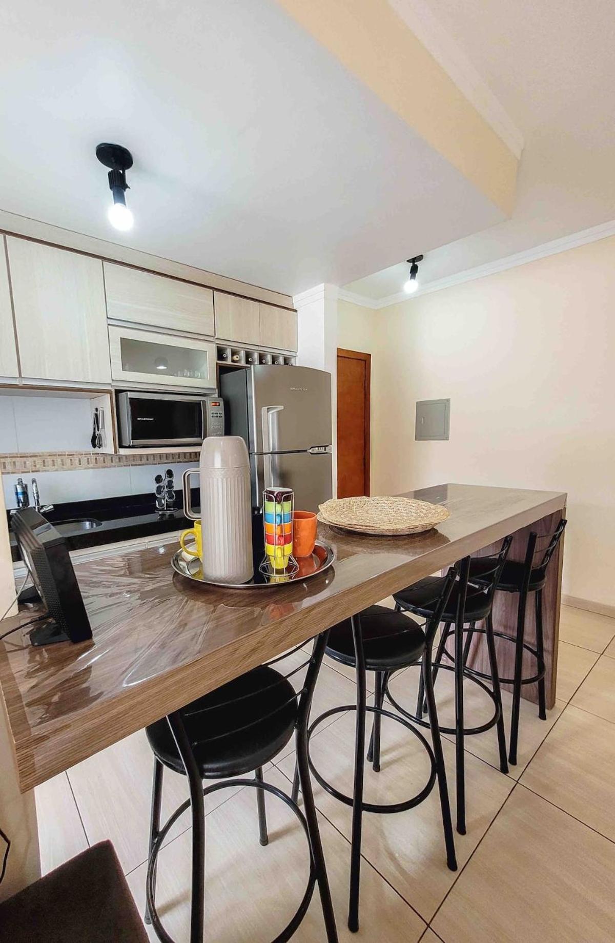 Grande No Centro C/ Cozinha Completa Varanda Apartment Pocos de Caldas